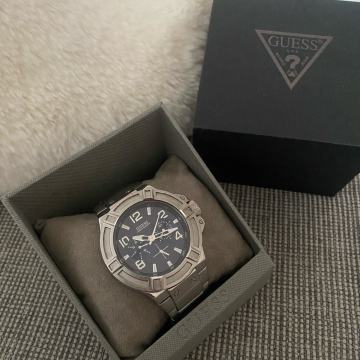 Guess U0218G2 muški sat