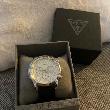 Guess U0380G2 muški sat