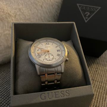 Guess W1001G1 muški sat