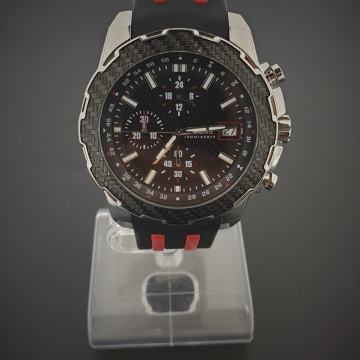 GUESS W1047G1 MUŠKI SAT, IZVRSNO STANJE ***DO 36 RATA*** POVOLJNO, R1!