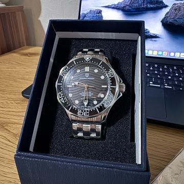 Homage seamaster pagani design