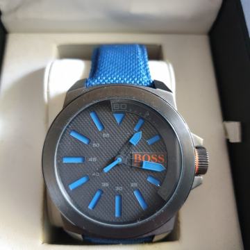 Hugo Boss muški analogni sat – plavi remen, siva brojčanica, sportsko