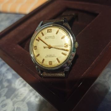 Intrador ancal 17rubis jako rijedak sat