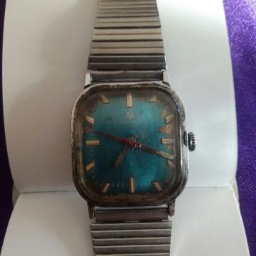 Junghans s centralnom sekundarom