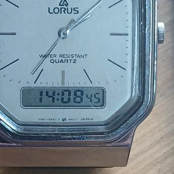 Lorus analogno digitalni muski sat