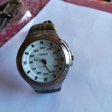 LORUS by Seiko, Japanski analogni sat, model Z011-X008, promjer 44mm