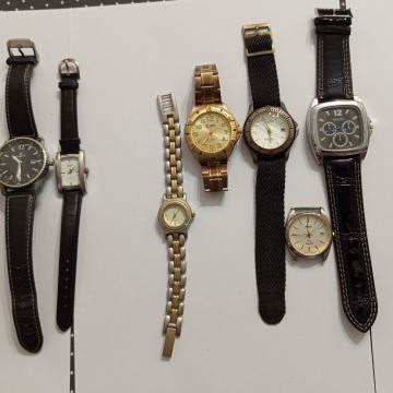 Lot 18 satova raznih marki i nemarki