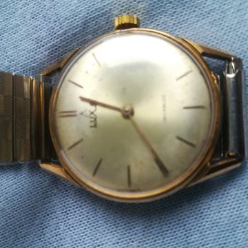 LUXA, švicarski sat na navijanje