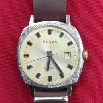 Mehanički ruski ručni sat firme "Slava"