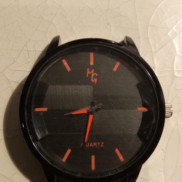 MG  MUŠKI  SAT  , quartz  ,  metalno  kućište