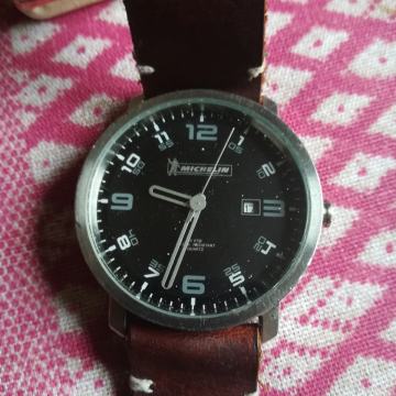 MICHELLIN analogni sat