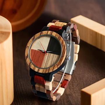 Muški boemski kvarcni analogni sat od prirodnog drva