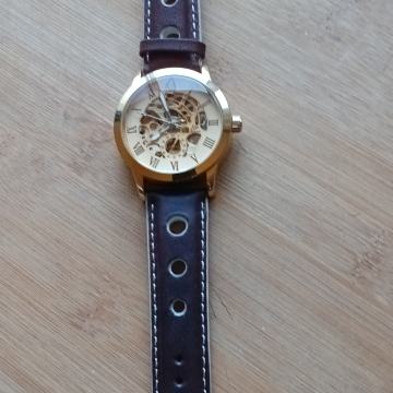 Muški mehanicki sat skeleton.