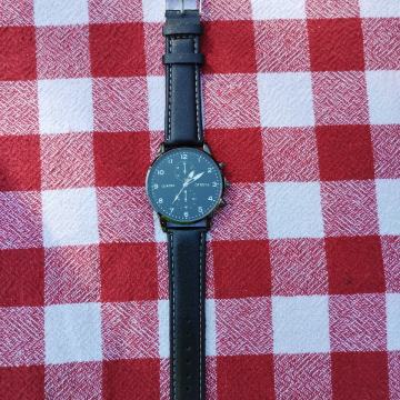 Muški ručni sat s kožnim remenom