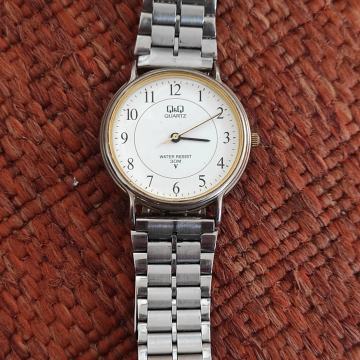 Muski rucni sat Q&Q ,stainless steel