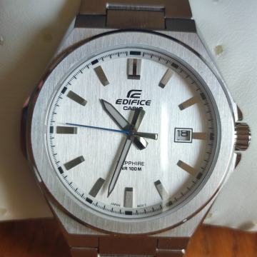 NOVI muški sat Casio, nikad nošen!!