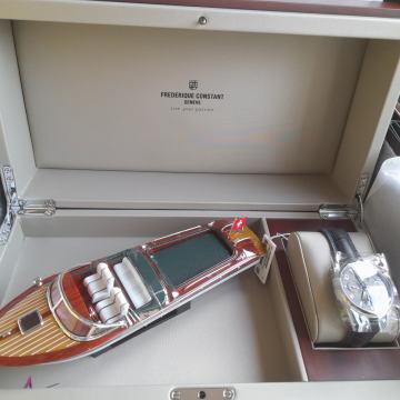 muški sat frederique constant runaboat chronograph limited edition