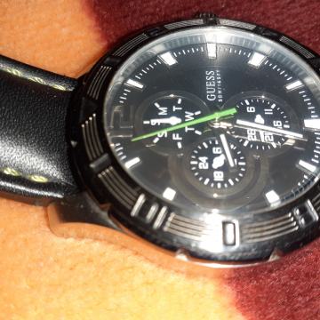 Muški sat Guess za 15 eura.