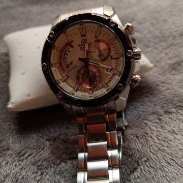 Casio edifice jednom nošen.