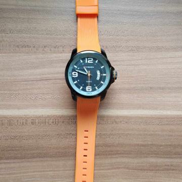 Muški sat sa silikonskom narukvicom