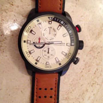 Muški sat smeđi remen kao nov