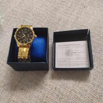 Muški sat zlatne boje