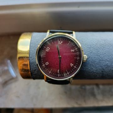 Navijač u Vintage stilu Mint stanje crveni