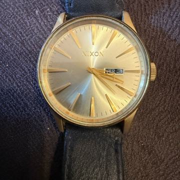 NIXON MUŠKI SAT PRODAJEM POVOLJNO!