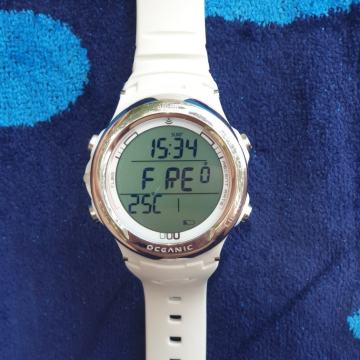 Ronilački sat Oceanic atom 3 sat za ronjenje.