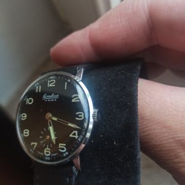 Omikron navijač sa crnim cifom