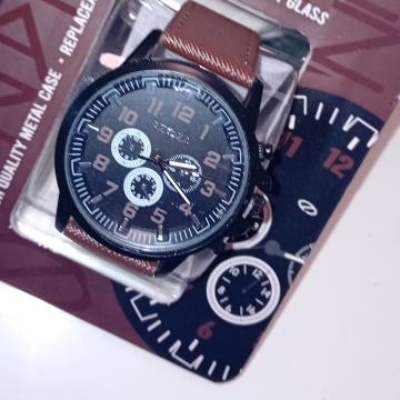 SMEĐI MUŠKI SAT - NOVO