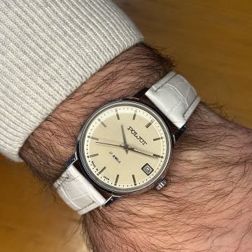 Poljot s prljavo bijelim brojčanikom na navijanje