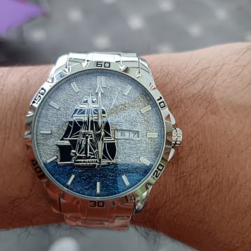 Prekrasan sat automatik s motivom broda koji plovi