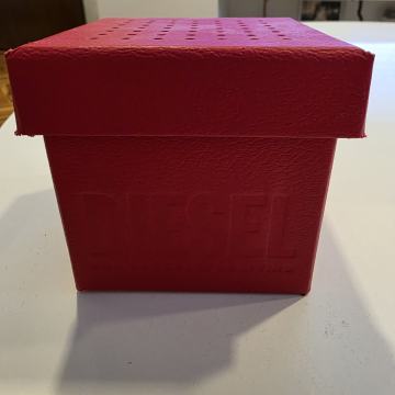 PRODAJE MUŠKI DIESEL SAT