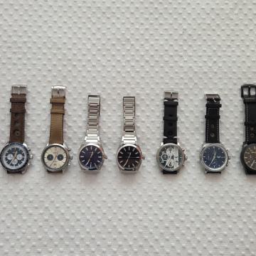 Prodajem kolekciju od 9 satova različitih brendova.