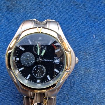 Prodajem m. sat BREITLING super sat 40mm. promjer 40€.na baterije.
