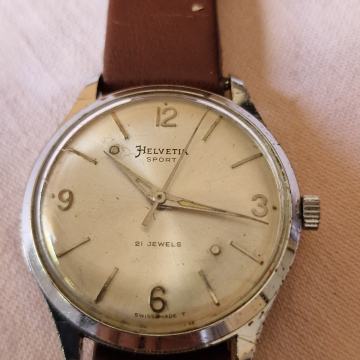 Prodajem m. sat HELVETIJA ispravan kućište super 45€.