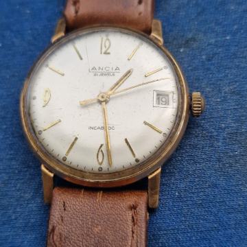 Prodajem m. sat LANCIJA ispravan plexi izgreban 35€.mehanički