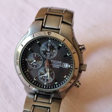 Prodajem m. sat  PULSAR na baterije titanium chronograph 45€.