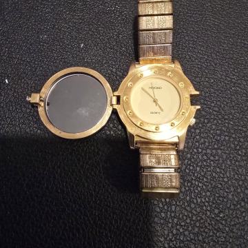 Prodajem Miyoko quartz japanski sat s dvije narukvice.