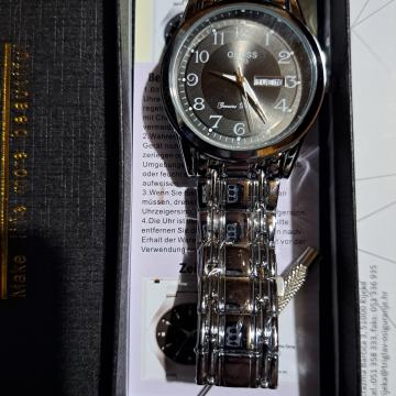 Prodajem novi muški sat, cijena 19 eura