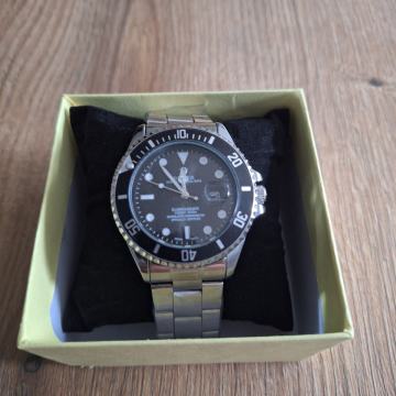 Prodajem Muski sat Rolex.