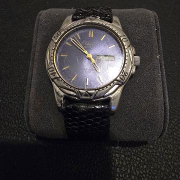 Prodajem Q&Q quartz sat, datumar