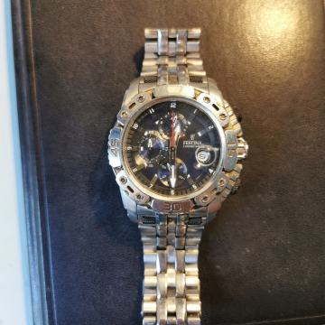 Prodajem sat Festina F16542