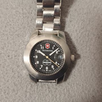 Prodajem sat VICTORINOX