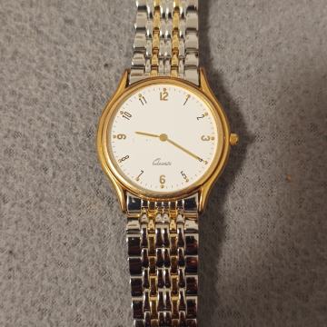 Prodajem švicarski sat Quartz