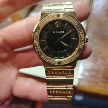 Elegantan Sat Versace