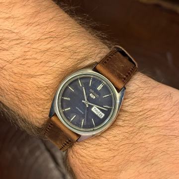 Na prodaju Seiko 5 s crnim brojcanikom