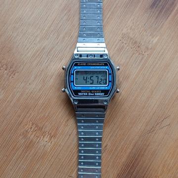 Q&Q vintage digitalni muski sat