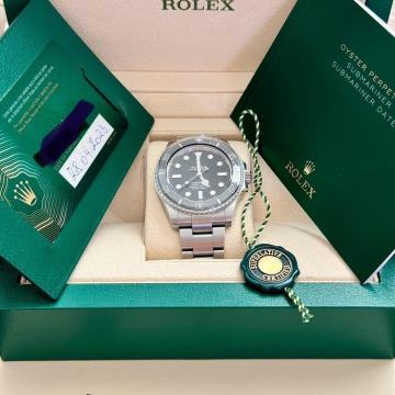 Rolex Submariner 124060 2023 kutija, kartice, linkovi…